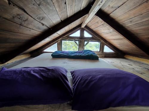 Postel nebo postele na pokoji v ubytování Casita del bosque Tao sierras de Aiguá