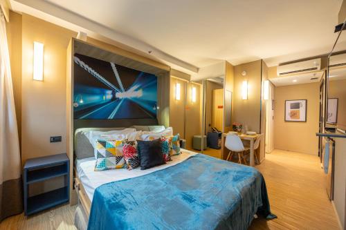 a bedroom with a large bed with a large headboard at APS - Alpha Stay By Anora Spaces in Barueri