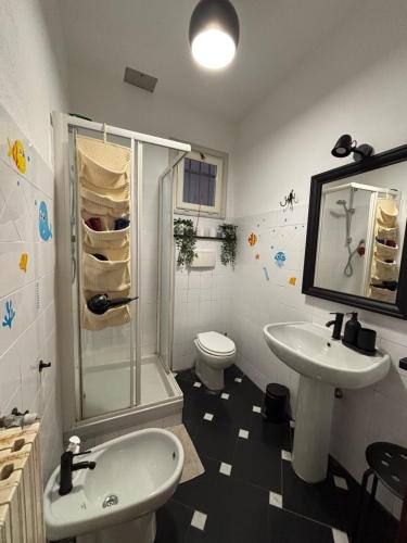 a bathroom with a sink and a shower and a toilet at La Casa Dell'Amore Perfetto in Genova
