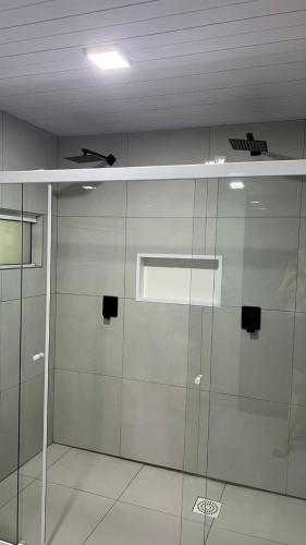 a room with glass walls and a ceiling at Chalé Camping Blue World Garden in Camboriú