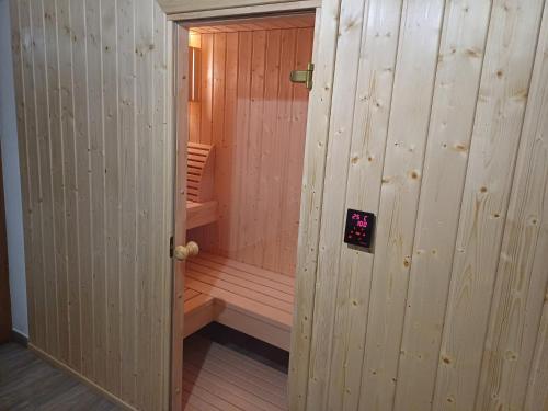 a wooden sauna with a clock on the wall at Pienińska Rosa in Krościenko