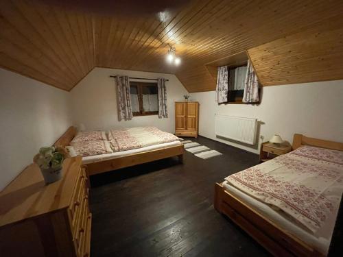 Postel nebo postele na pokoji v ubytování Chata Margitka