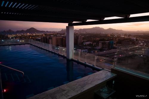 Πισίνα στο ή κοντά στο Comfort Inn & Suites Los Cabos