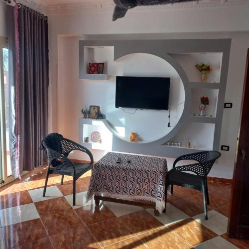 Televisyen dan/atau pusat hiburan di Banana Guest House