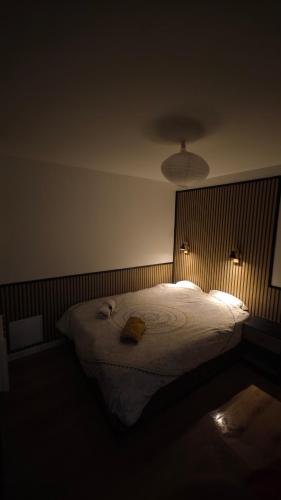 Photo de la galerie de l'établissement Le Celestin - Appartement centre-ville avec terrasse et salon de jardin, à Vichy