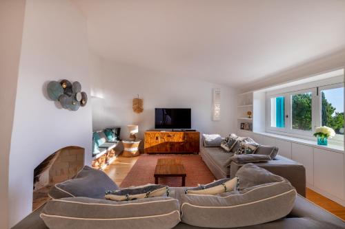 Recently renovated 4 bdr Villa with ocean views