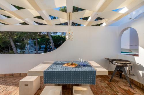 Recently renovated 4 bdr Villa with ocean views