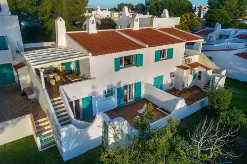 Recently renovated 4 bdr Villa with ocean views