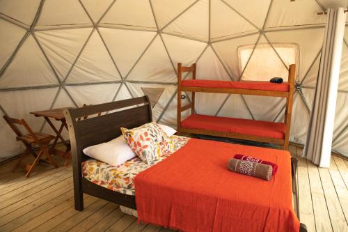 Katil atau katil-katil dalam bilik di Glamping Sitio das Tartarugas