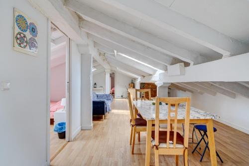 Posteľ alebo postele v izbe v ubytovaní Preciosa buhardilla en Hondarribia, Centro, 2 HB