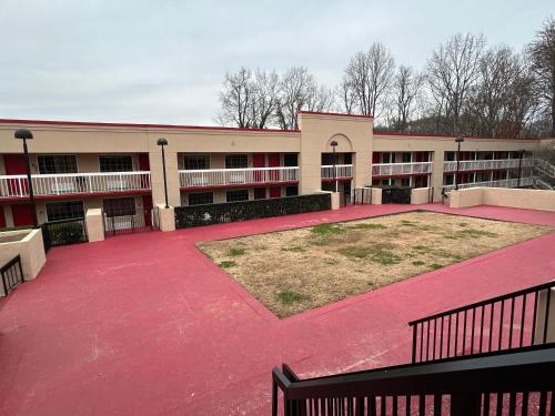 an empty school building with a large courtyard at Live In Lodge Gainesville in Gainesville