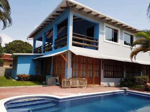 Bazén v ubytování Casa Azul nebo v jeho okolí