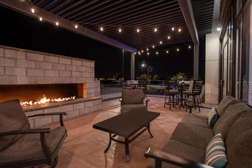 a patio with a fireplace and tables and chairs at Holiday Inn Express & Suites - Gilbert - Mesa Gateway Airport in Gilbert