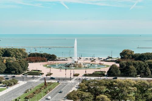 a view of a park with the washington monument at Congress Plaza Hotel Chicago in Chicago
