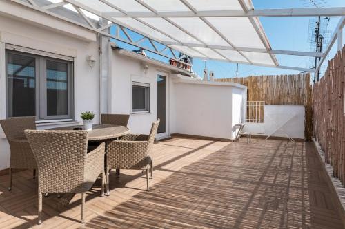 Valentina's Apartment with Large Sunny Balcony