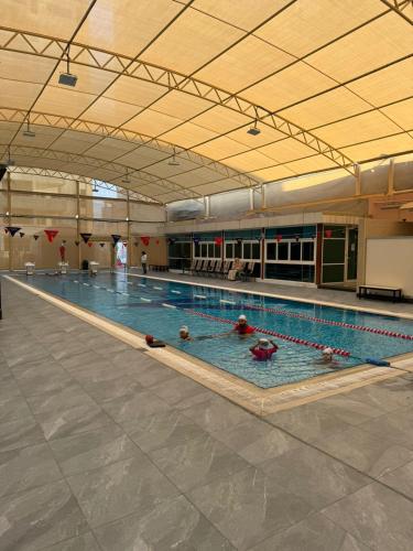 Elegent 2BHK next to the beach with pool,gym,garden,kids play area,learning centre,shops,cafe,restaurantsの敷地内または近くにあるプール