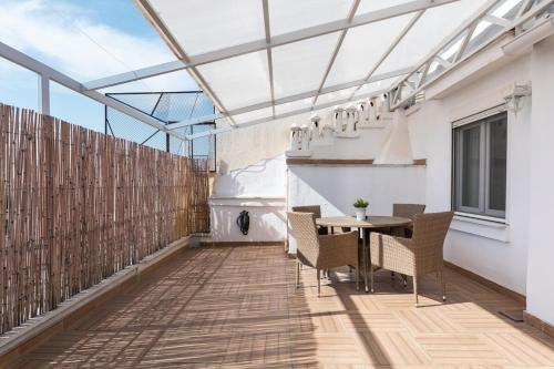 Valentina's Apartment with Large Sunny Balcony