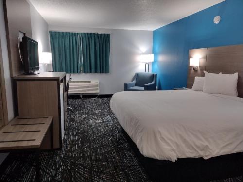 a hotel room with a bed and a television at Baymont by Wyndham Duluth Spirit Mountain in Duluth