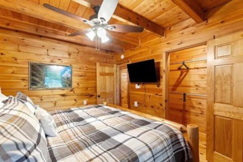 a bedroom with a bed and a ceiling fan at Biggie Cabin in Stanton