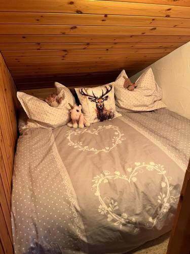 a bed with two teddy bears on it at Casa Tresch Sedrun Tujetsch bis 5 Pers in Sedrun