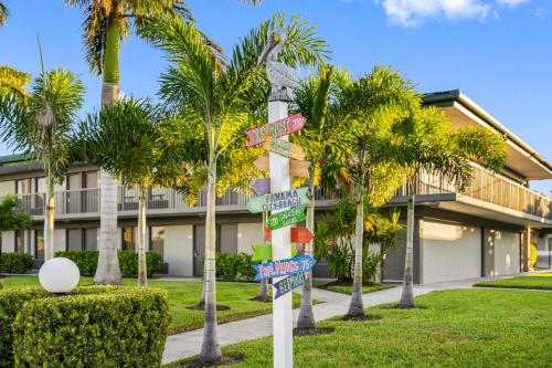 a street sign in front of a building with palm trees at Studio, kitchenette, pool & Tiki Bar in Sarasota