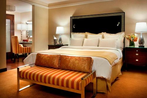 Postel nebo postele na pokoji v ubytování Trumbull Marriott Shelton