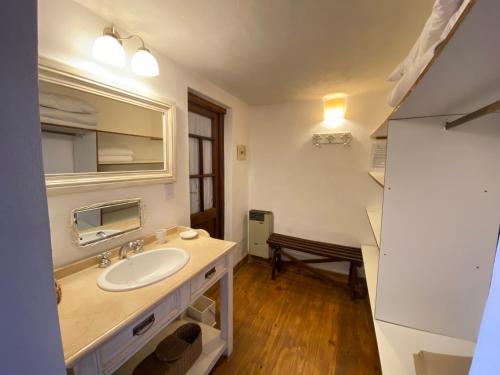a bathroom with a sink and a mirror at El Palomar casa de campo in Churqui Cañada