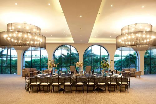 a banquet hall with tables and chairs and windows at Villahermosa Marriott Hotel in Villahermosa