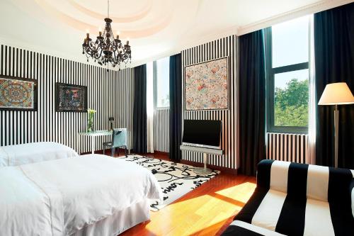 Postel nebo postele na pokoji v ubytování The Westin Valencia