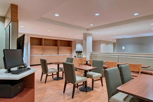 TV o dispositivi per l'intrattenimento presso TownePlace Suites by Marriott Lakeland