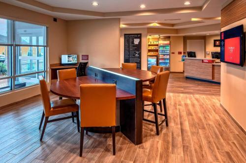 a dining room with a table and chairs at TownePlace Suites by Marriott Hot Springs in Hot Springs