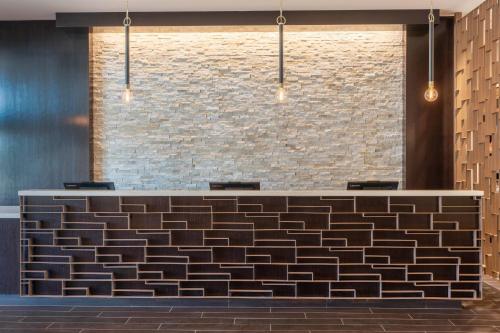 a lobby with a brick wall and a counter at TownePlace Suites by Marriott Thousand Oaks Agoura Hills in Agoura Hills