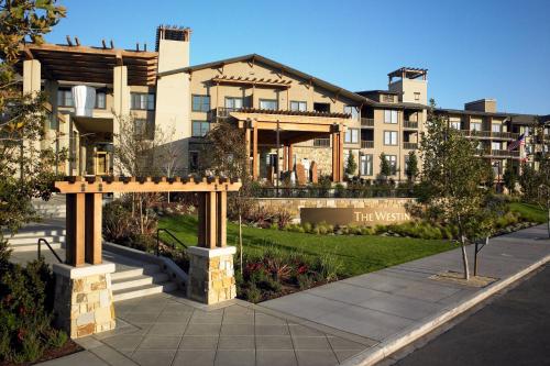 Сад в The Westin Verasa Napa