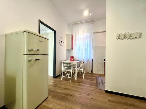 Kuchyň nebo kuchyňský kout v ubytování Ocean Dream Genova Nervi Porticciolo Seaside Apartment in Genoa 50m from a beach