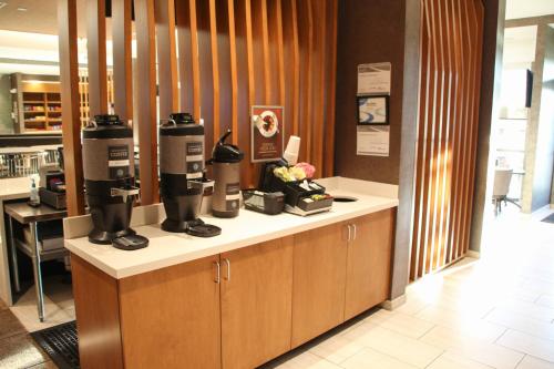 a coffee shop with two coffee machines on a counter at Springhill Suites Baltimore White Marsh/Middle River in Middle River