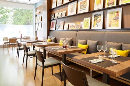 a row of tables and chairs in a restaurant at Hotel Zinema7 in Donostia-San Sebastián