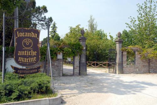 Locanda Antiche Macineに飾ってある許可証、賞状、看板またはその他の書類