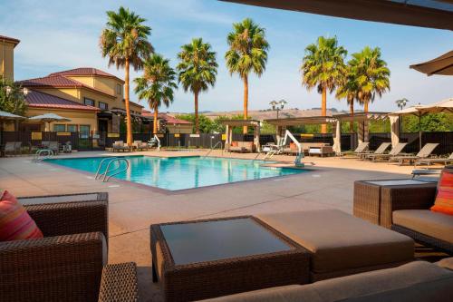 Piscina en o cerca de SpringHill Suites Napa Valley