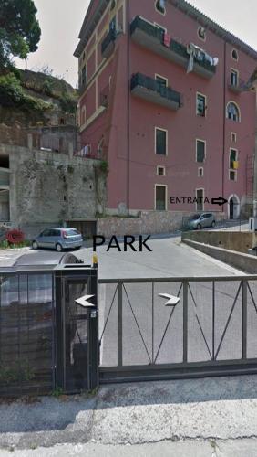 a parking sign in front of a pink building at PALAZZO PELLEGRINO vietri in Vietri sul Mare