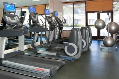 a gym with treadmills and elliptical machines at Napa Valley Marriott Hotel & Spa in Napa