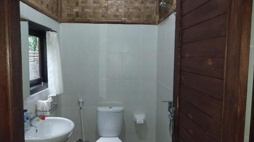 Koupelna v ubytování Pondok Sapta Sallaca