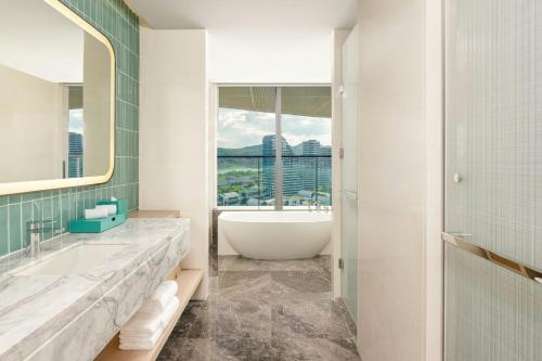 Ένα μπάνιο στο Lishui Marriott Hotel