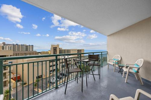 Μπαλκόνι ή βεράντα στο Wow! Oceanview 3 bedroom condo! Pool & private balcony