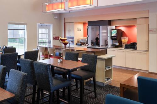 TownePlace Suites Dallas Arlington North Image