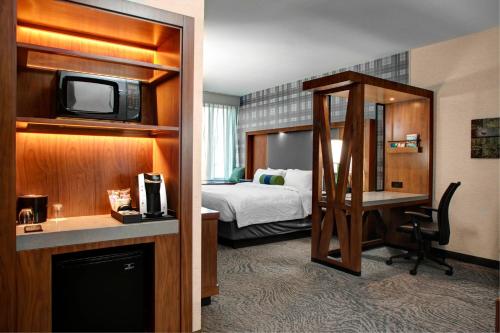 Una cama o camas en una habitación de SpringHill Suites by Marriott Bozeman
