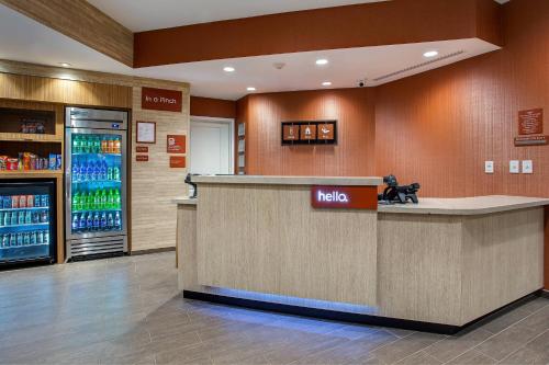 a melilla counter in a store with a drink cooler at TownePlace Suites by Marriott Knoxville Oak Ridge in Oak Ridge