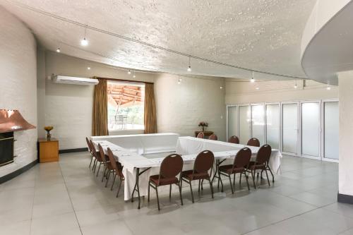 Φωτογραφία από το άλμπουμ του Protea Hotel by Marriott Oudtshoorn Riempie Estate σε Oudtshoorn