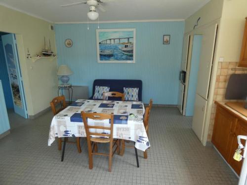 Photo de la galerie de l'établissement Fromentine - Appart T2 avec jardin, proche plage, animaux admis - FR-1-540-303, à La Barre-de-Monts