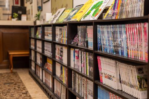 a shelf full of video games in a store at Hotel Wing International Shonan Fujisawa in Fujisawa