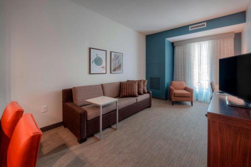 Μια τηλεόραση ή/και κέντρο ψυχαγωγίας στο Residence Inn by Marriott Raleigh Downtown